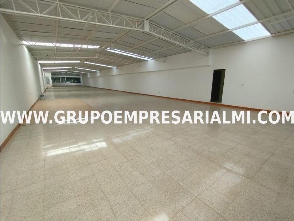 GRANDIOSA BODEGA EN ARRIENDO - SECTOR LA PLAYA COD: 30127 - 6