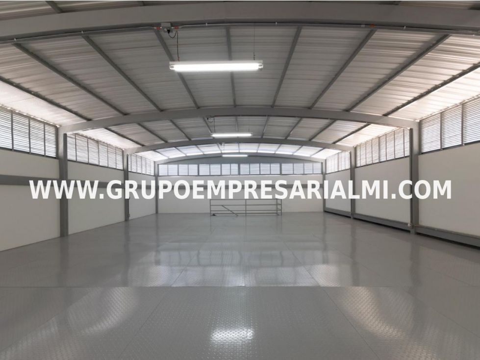GRANDIOSA BODEGA EN ARRIENDO - SECTOR SANTA MARÍA COD: 31413 - 1