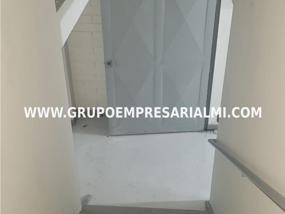 GRANDIOSA BODEGA EN ARRIENDO - SECTOR SANTA MARÍA COD: 31413 - 4