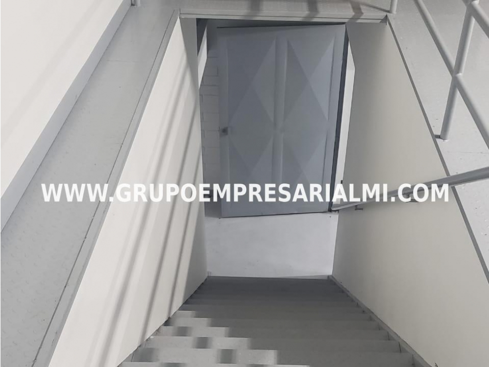 GRANDIOSA BODEGA EN ARRIENDO - SECTOR SANTA MARÍA COD: 31413 - 5