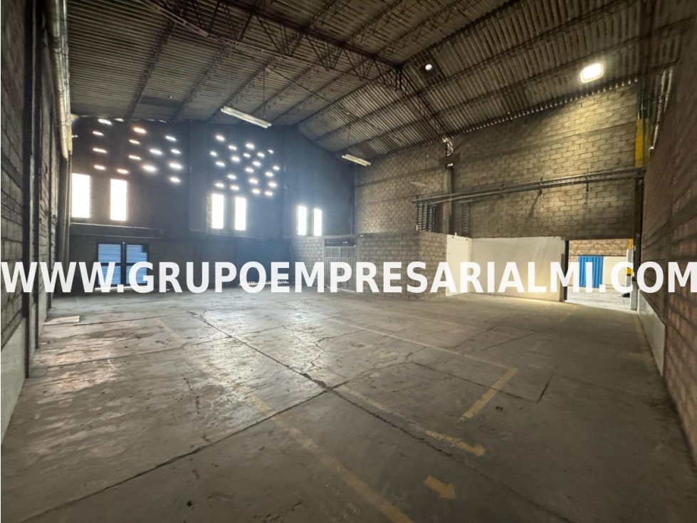 GRANDIOSA BODEGA EN ARRIENDO - SECTOR MAYORCA COD: 33085 - 3