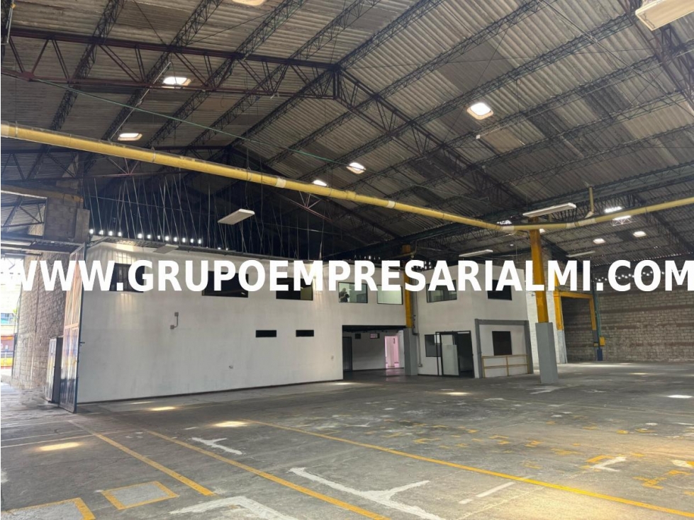 GRANDIOSA BODEGA EN ARRIENDO - SECTOR MAYORCA COD: 33085 - 6
