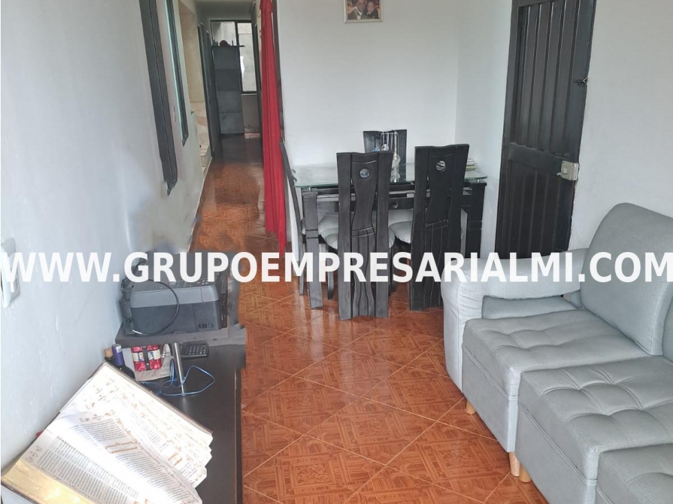GRANDIOSA CASA BIFAMILIAR EN VENTA - SECTOR MANRIQUE COD: 32483