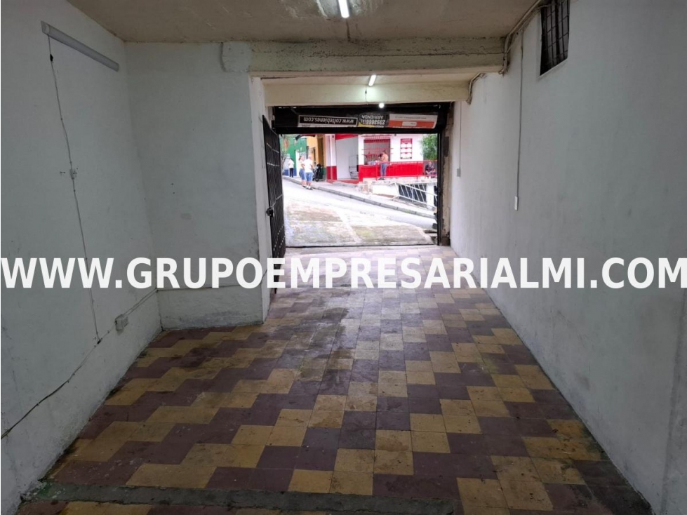 GRANDIOSA CASA BODEGA EN ARRIENDO - SECTOR SAN DIEGO COD: 30211 - 1
