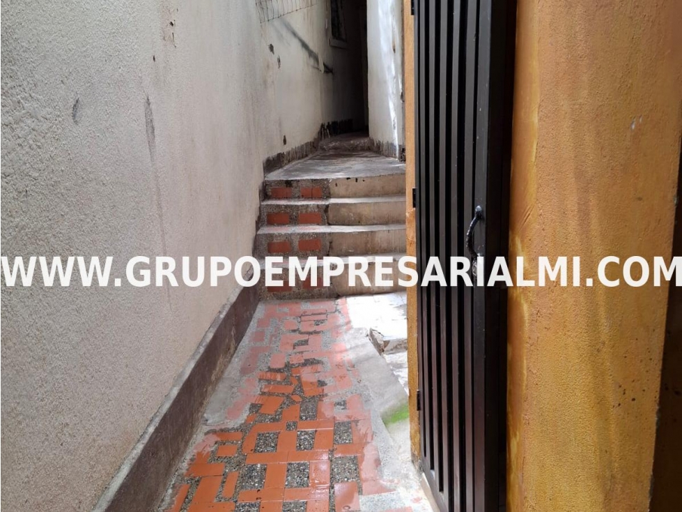 GRANDIOSA CASA BODEGA EN ARRIENDO - SECTOR SAN DIEGO COD: 30211 - 5
