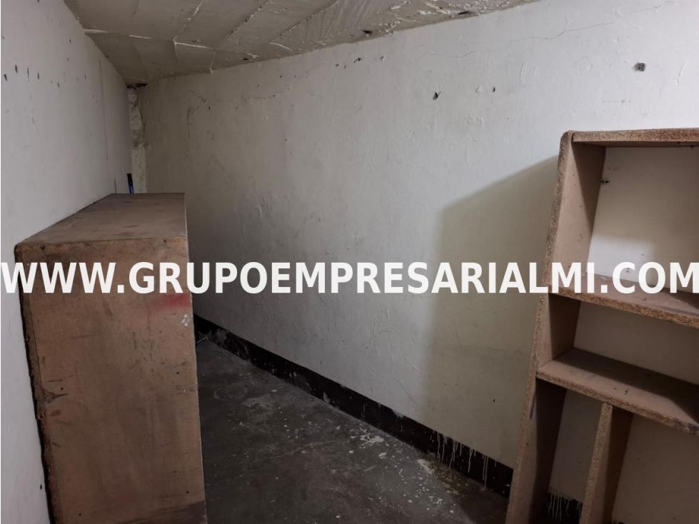 GRANDIOSA CASA BODEGA EN ARRIENDO - SECTOR SAN DIEGO COD: 30211 - 6