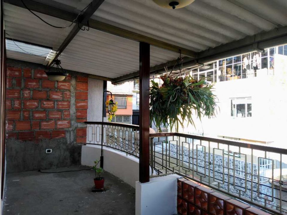 Casa Con Renta Barrio Santos Manizales