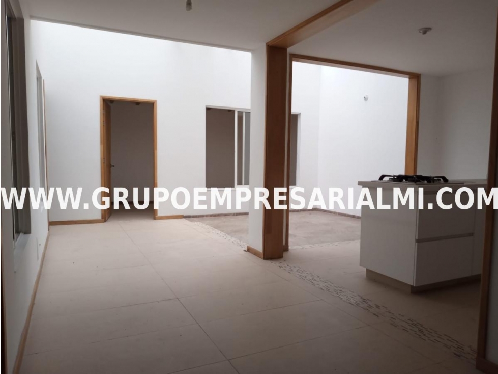 GRANDIOSA CASA EN ARRIENDO - SECTOR SURAMERICANA COD: 28884