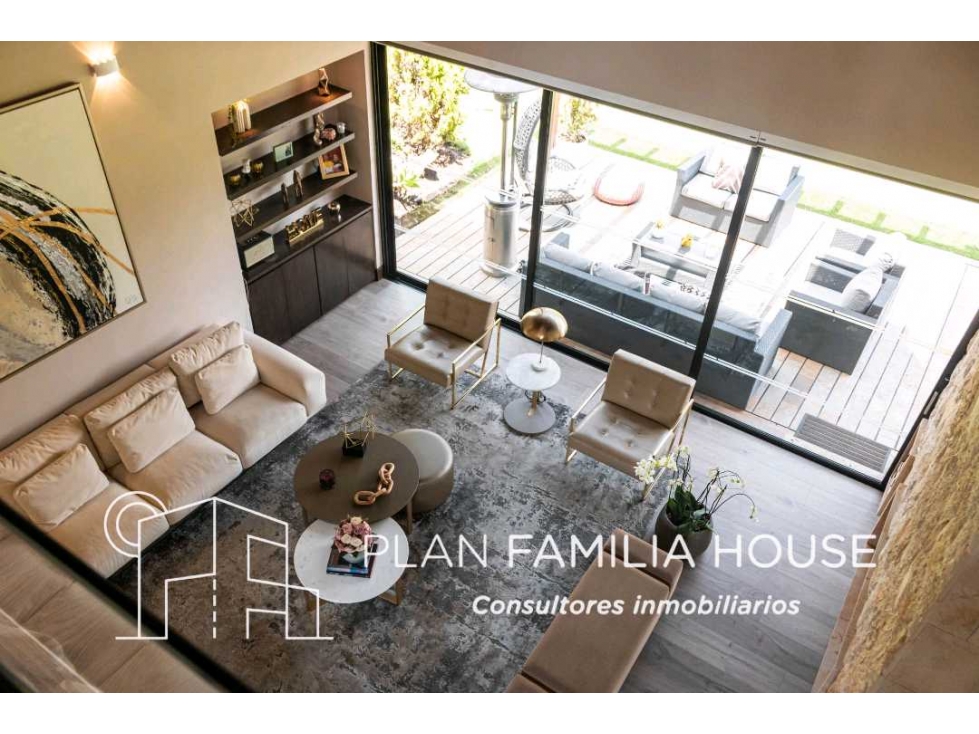 Grandiosa casa en venta de 1.369 M2 de lote en Cajicá