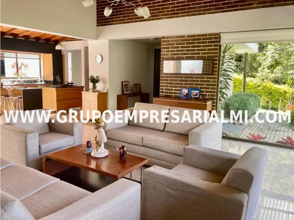 GRANDIOSA CASA FINCA EN VENTA - SECTOR HOJAS ANCHAS COD: 32408