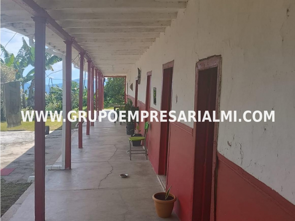 GRANDIOSA CASA FINCA EN VENTA - SECTOR SONSÓN COD: 32360 - 4