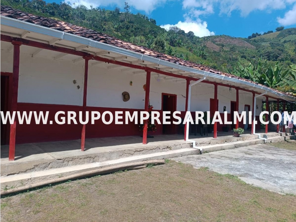 GRANDIOSA CASA FINCA EN VENTA - SECTOR SONSÓN COD: 32360 - 5