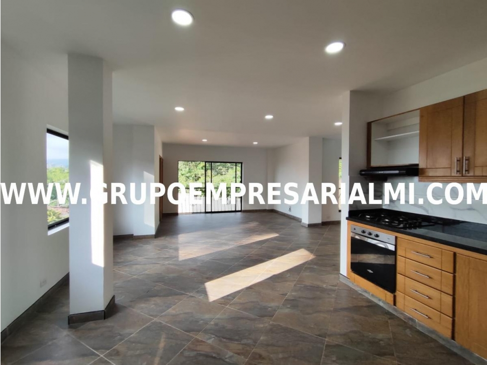 GRANDIOSA CASA UNIFAMILIAR EN ARRIENDO - SECTOR EL ESCOBERO COD: 31517 — foto 2