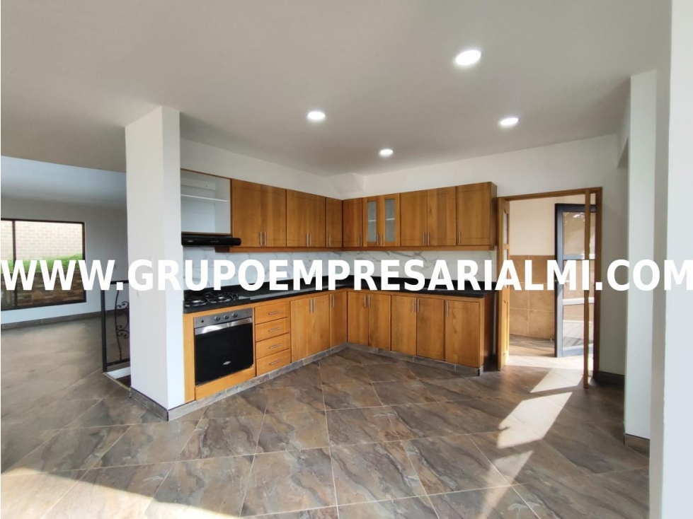 GRANDIOSA CASA UNIFAMILIAR EN ARRIENDO - SECTOR EL ESCOBERO COD: 31517 — foto 3