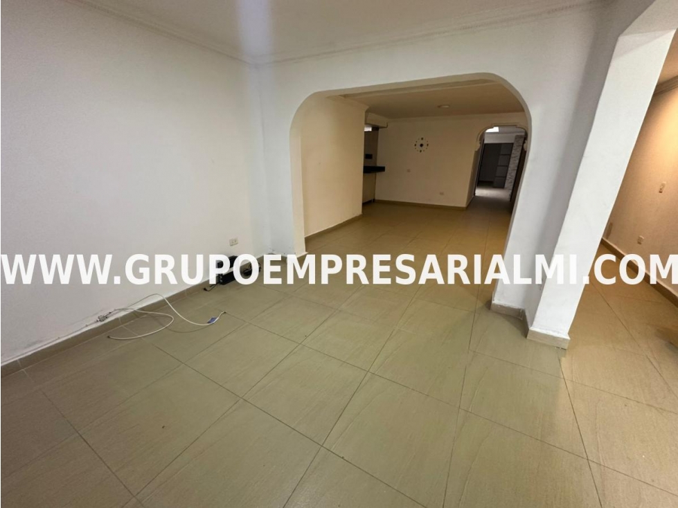 GRANDIOSA CASA UNIFAMILIAR EN ARRIENDO - SECTOR CALASANZ COD: 32417