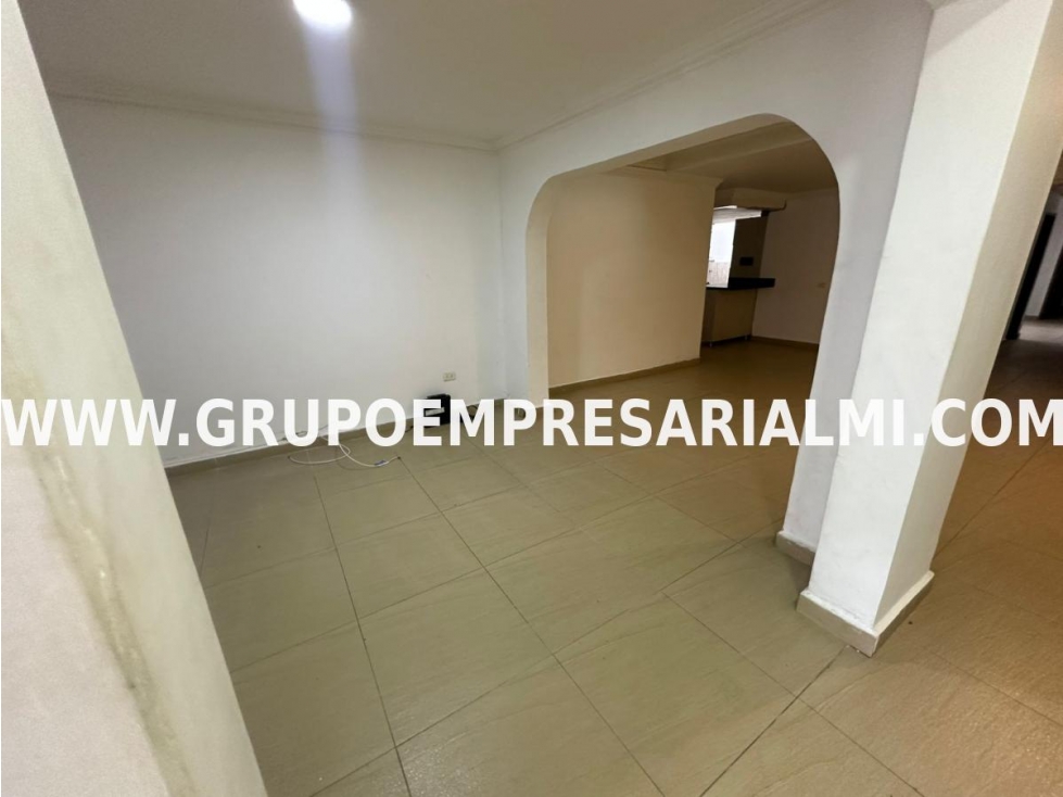 GRANDIOSA CASA UNIFAMILIAR EN ARRIENDO - SECTOR CALASANZ COD: 32417 — foto 2