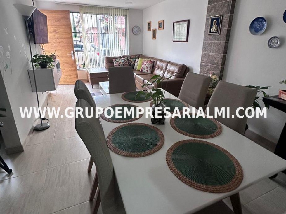 GRANDIOSA CASA UNIFAMILIAR EN VENTA - SECTOR LA CEJA COD: 33848