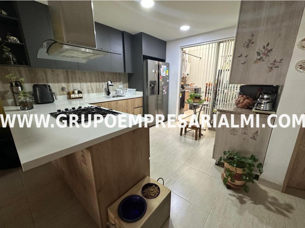 GRANDIOSA CASA UNIFAMILIAR EN VENTA - SECTOR LA CEJA COD: 33848 — foto 2