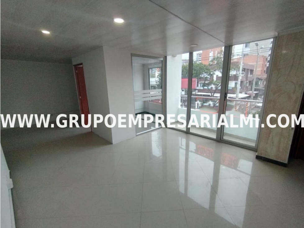 GRANDIOSA OFICINA EN ARRIENDO - SECTOR LAURELES COD: 8981