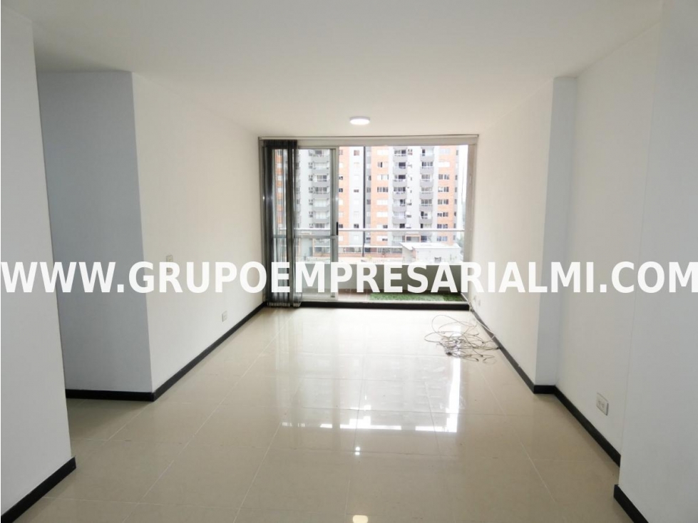 GRANDIOSO APARTAMENTO EN ARRIENDO - SECTOR CIUDAD DEL RÍO COD: 1944