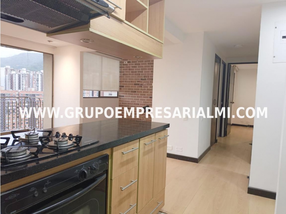 GRANDIOSO APARTAMENTO EN ARRIENDO - SECTOR LOMA LOS BERNAL COD: 31444 — foto 2