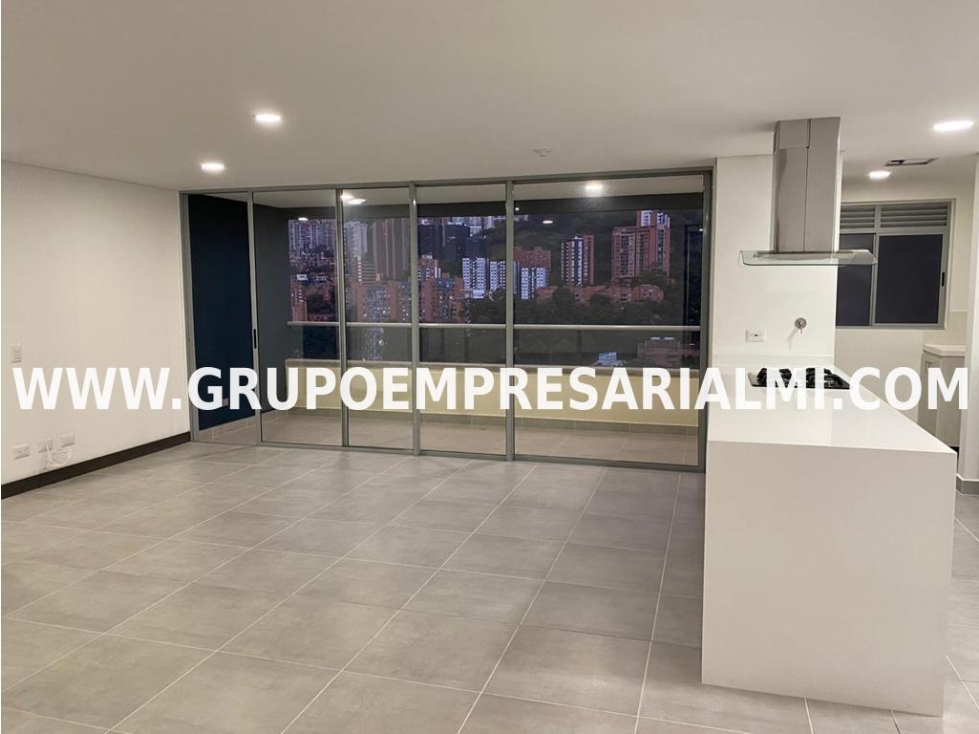 GRANDIOSO APARTAMENTO EN ARRIENDO - SECTOR CIUDAD DEL RÍO COD: 31478