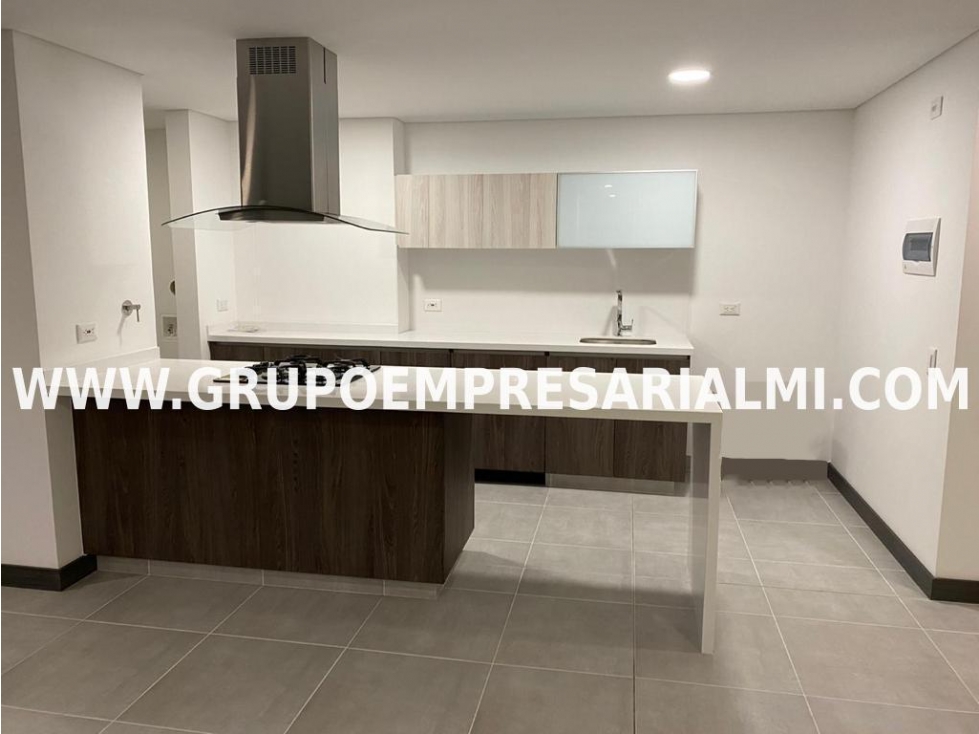 GRANDIOSO APARTAMENTO EN ARRIENDO - SECTOR CIUDAD DEL RÍO COD: 31478 — foto 2
