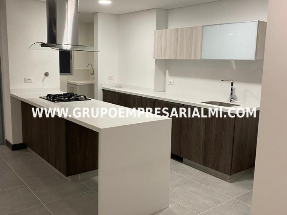 GRANDIOSO APARTAMENTO EN ARRIENDO - SECTOR CIUDAD DEL RÍO COD: 31478 — foto 3