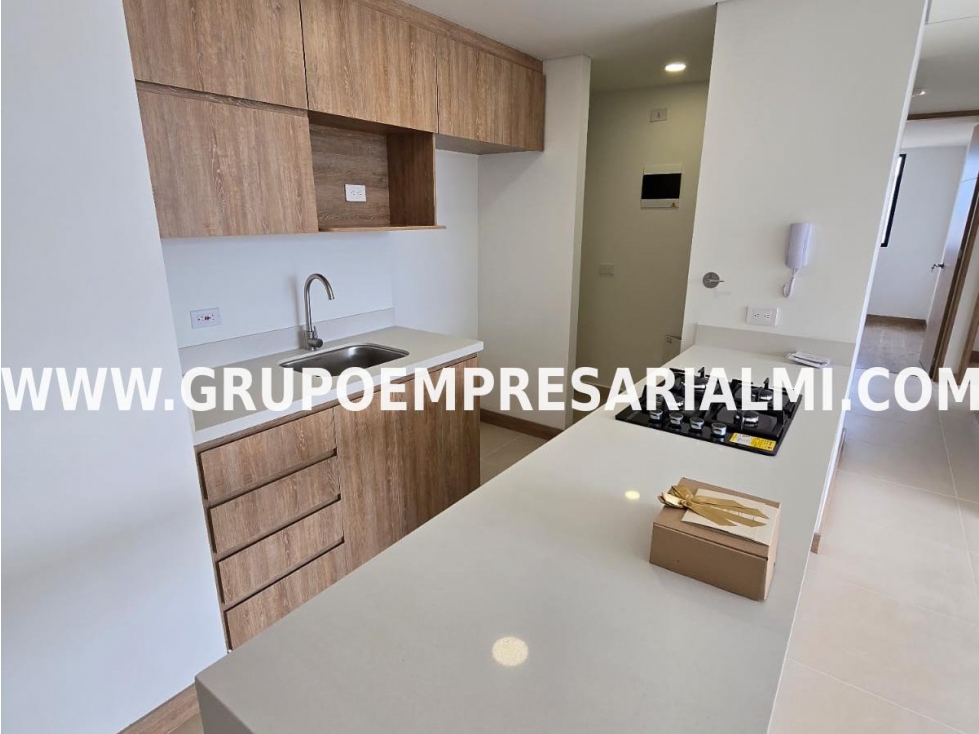 GRANDIOSO APARTAMENTO EN ARRIENDO - SECTOR LOMA DEL BARRO COD: 32180