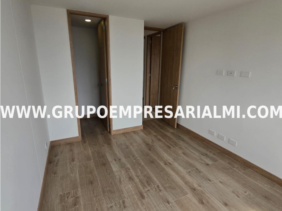 GRANDIOSO APARTAMENTO EN ARRIENDO - SECTOR LOMA DEL BARRO COD: 32180 — foto 6