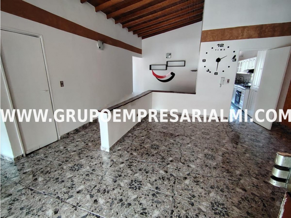 GRANDIOSO APARTAMENTO EN ARRIENDO - SECTOR LAURELES COD: 32315