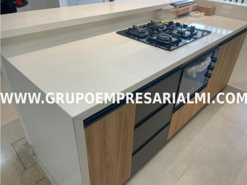 GRANDIOSO APARTAMENTO EN ARRIENDO - SECTOR LAURELES COD: 32949 — foto 2
