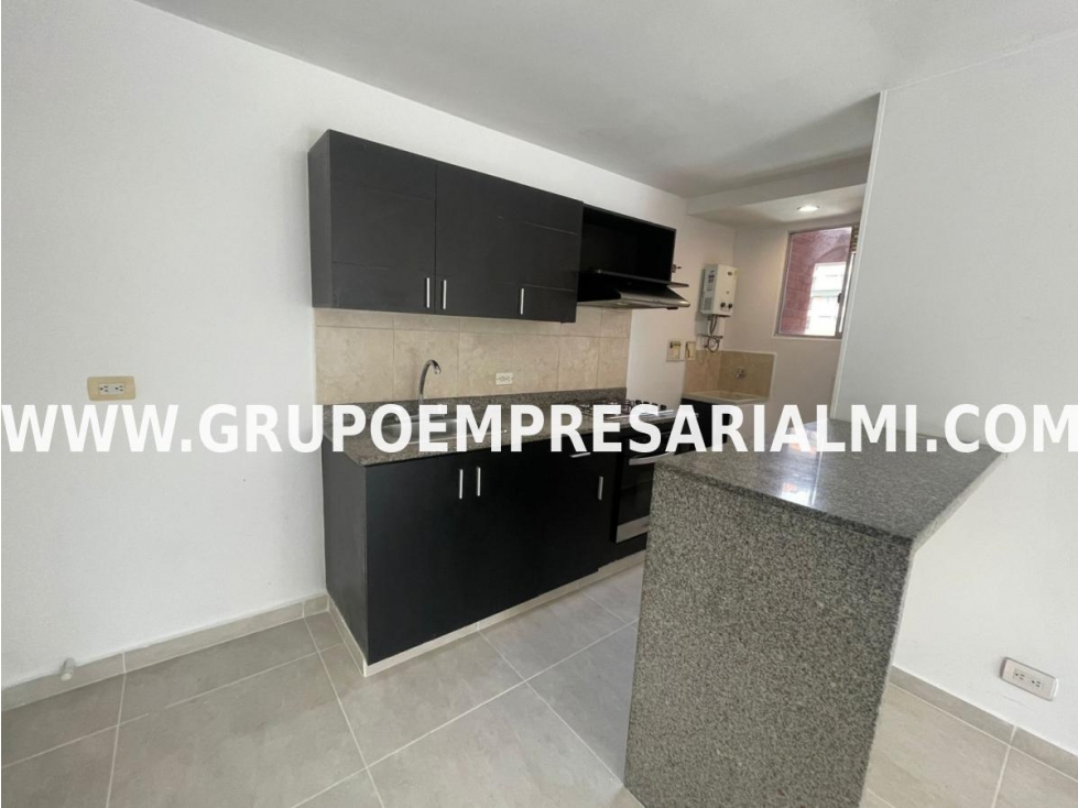 GRANDIOSO APARTAMENTO EN ARRIENDO - SECTOR CIUDAD DEL RÍO COD: 33010 — foto 2