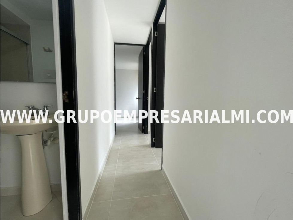 GRANDIOSO APARTAMENTO EN ARRIENDO - SECTOR CIUDAD DEL RÍO COD: 33010 — foto 4
