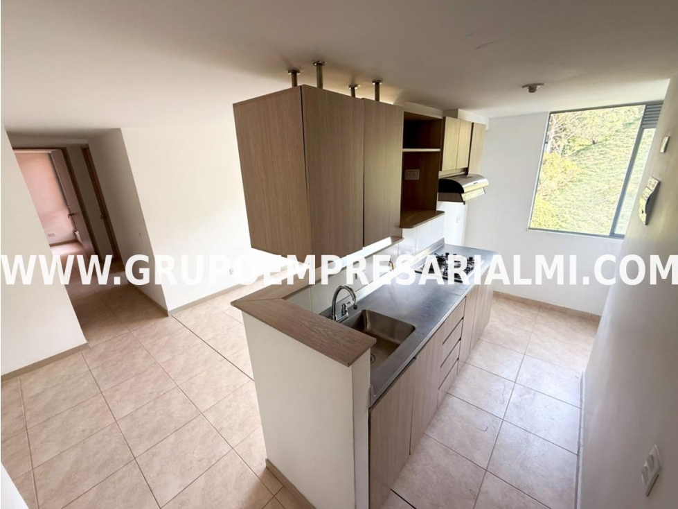 GRANDIOSO APARTAMENTO EN ARRIENDO - SECTOR LOMA DEL BARRO COD: 8730 — foto 2