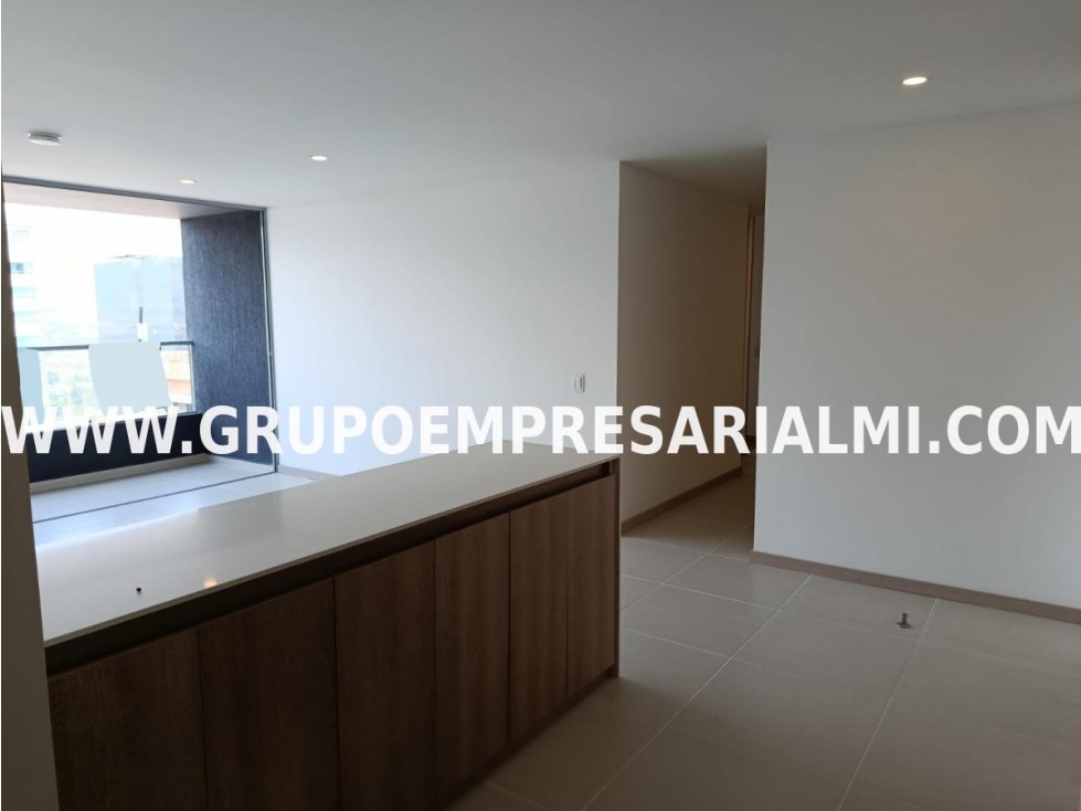 GRANDIOSO APARTAMENTO EN ARRIENDO - SECTOR CIUDAD DEL RÍO COD: 33454 — foto 3