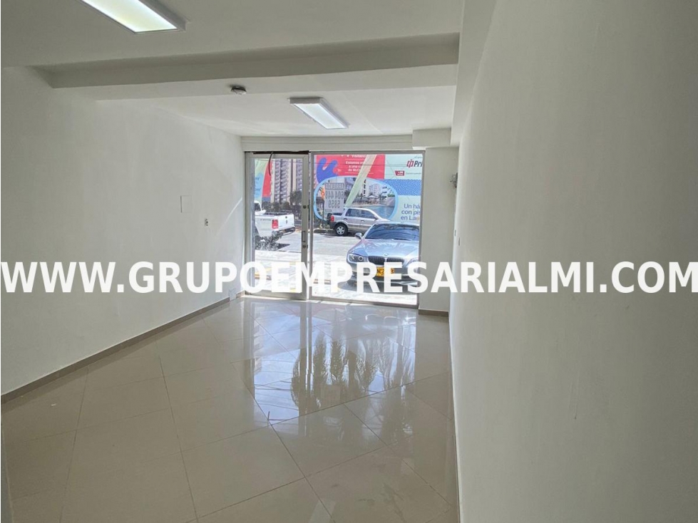 GRANDIOSO LOCAL EN ARRIENDO - SECTOR LAURELES COD: 29372 - 4