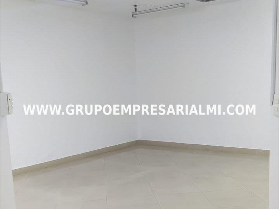GRANDIOSO LOCAL EN ARRIENDO - SECTOR LA ORIENTAL COD: 30542 — foto 3