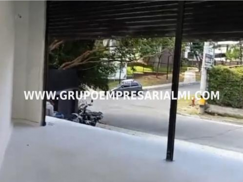 GRANDIOSO LOCAL EN ARRIENDO - SECTOR EL ESMERALDAL COD: 31644 - 1