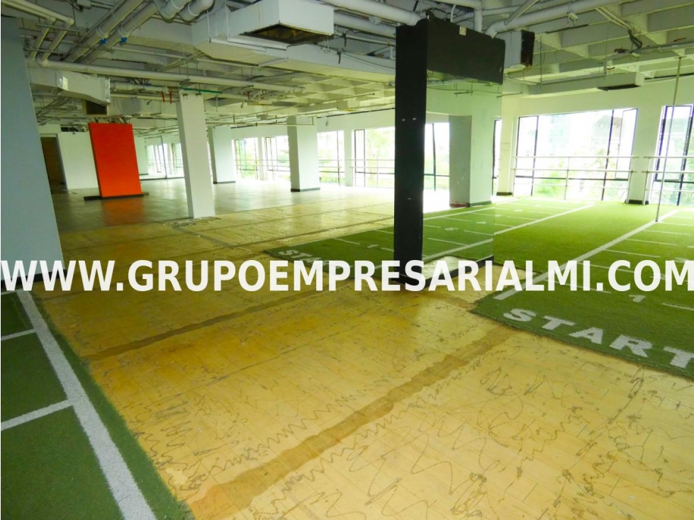 GRANDIOSO LOCAL EN ARRIENDO - SECTOR MILLA DE ORO COD: 31209 — foto 3