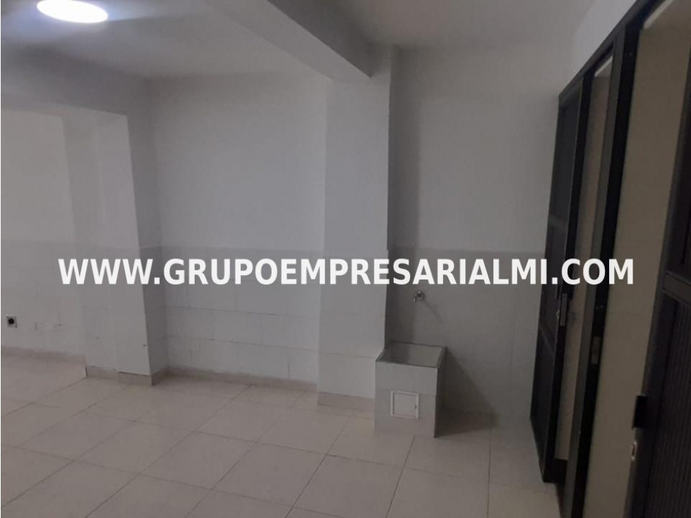 GRANDIOSO LOCAL EN ARRIENDO - SECTOR GUAYABAL COD: 31791 — foto 4