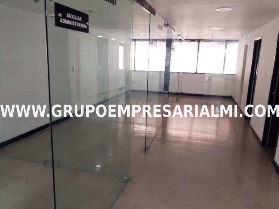 GRANDIOSO OFICINA EN ARRIENDO - SECTOR SANTA MARÍA COD: 31580 - 5