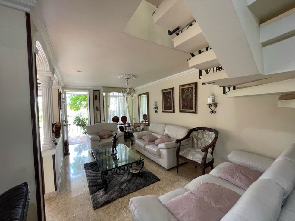 HER CASA EN CONJUNTO CERCA A PRIMAVERA URBANA — foto 3