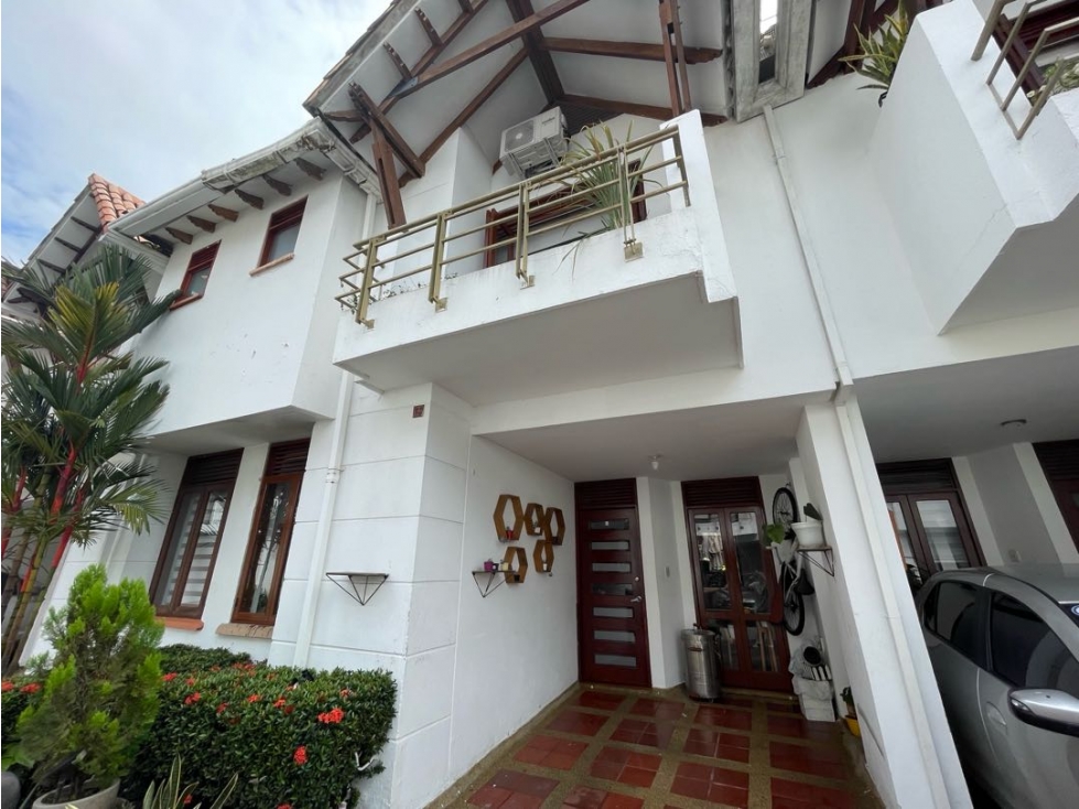 HER CASA EN VENTA CERCA AL TERMINAL DE VILLAVICENCIO