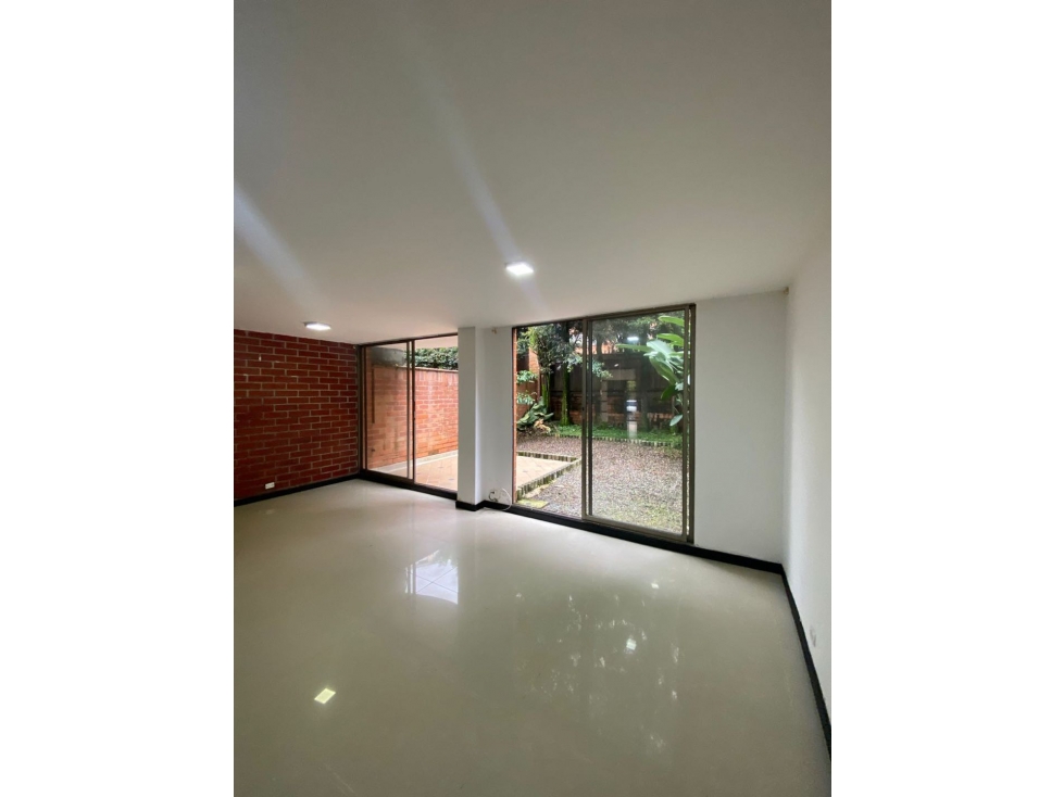 CASA SURAMERICA CERCA MALL CON JARDÍN INTERNO UNIDAD MUY TRANQUILA — foto 2