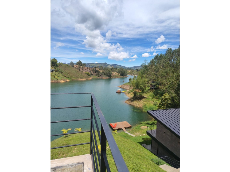 Hermosa cada moderna en vereda El Uvital en el Peñol - 2