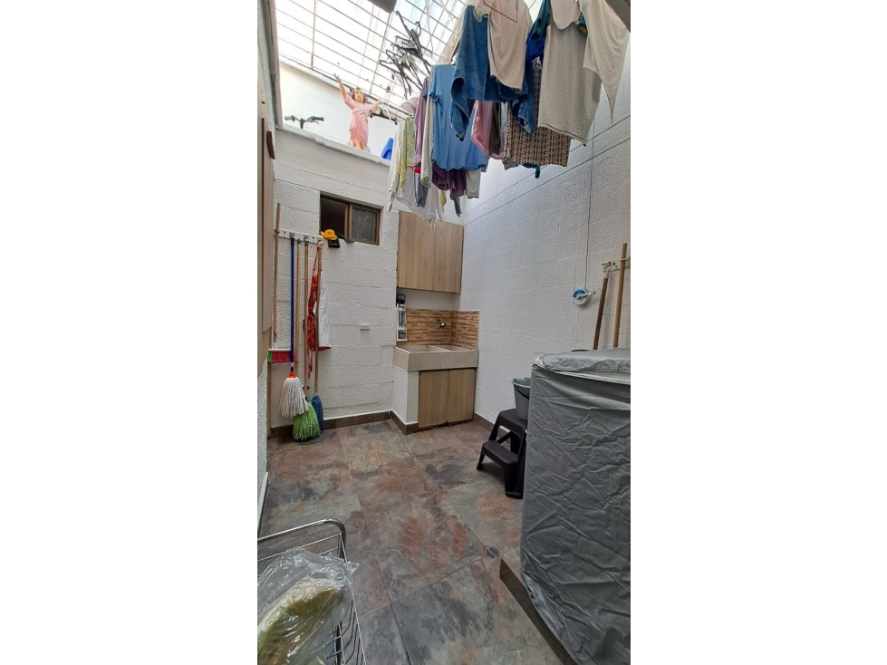 HERMOSA CASA EN SABANETA PARTE BAJA UNIDAD CERRADA CERCA AV LAS VEGAS — foto 4