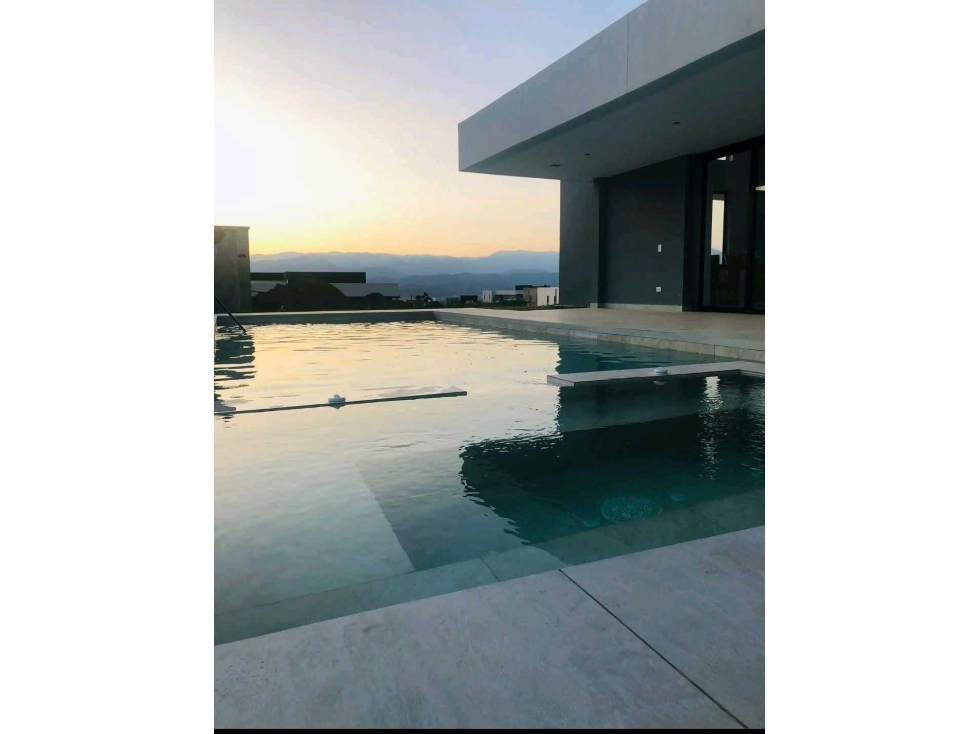 HERMOSA CASA A LA VENTA SECTOR CERRITOS EN CONDOMINIO — foto 2
