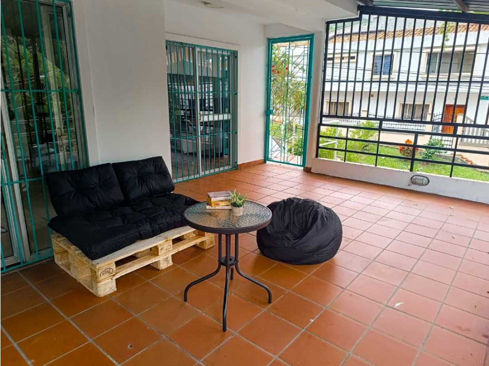 Hermosa casa amoblada con 4 apartamentos airbnb y local alquilados — foto 5