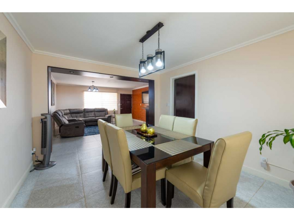 Hermosa casa amueblada en Clayton. — foto 3